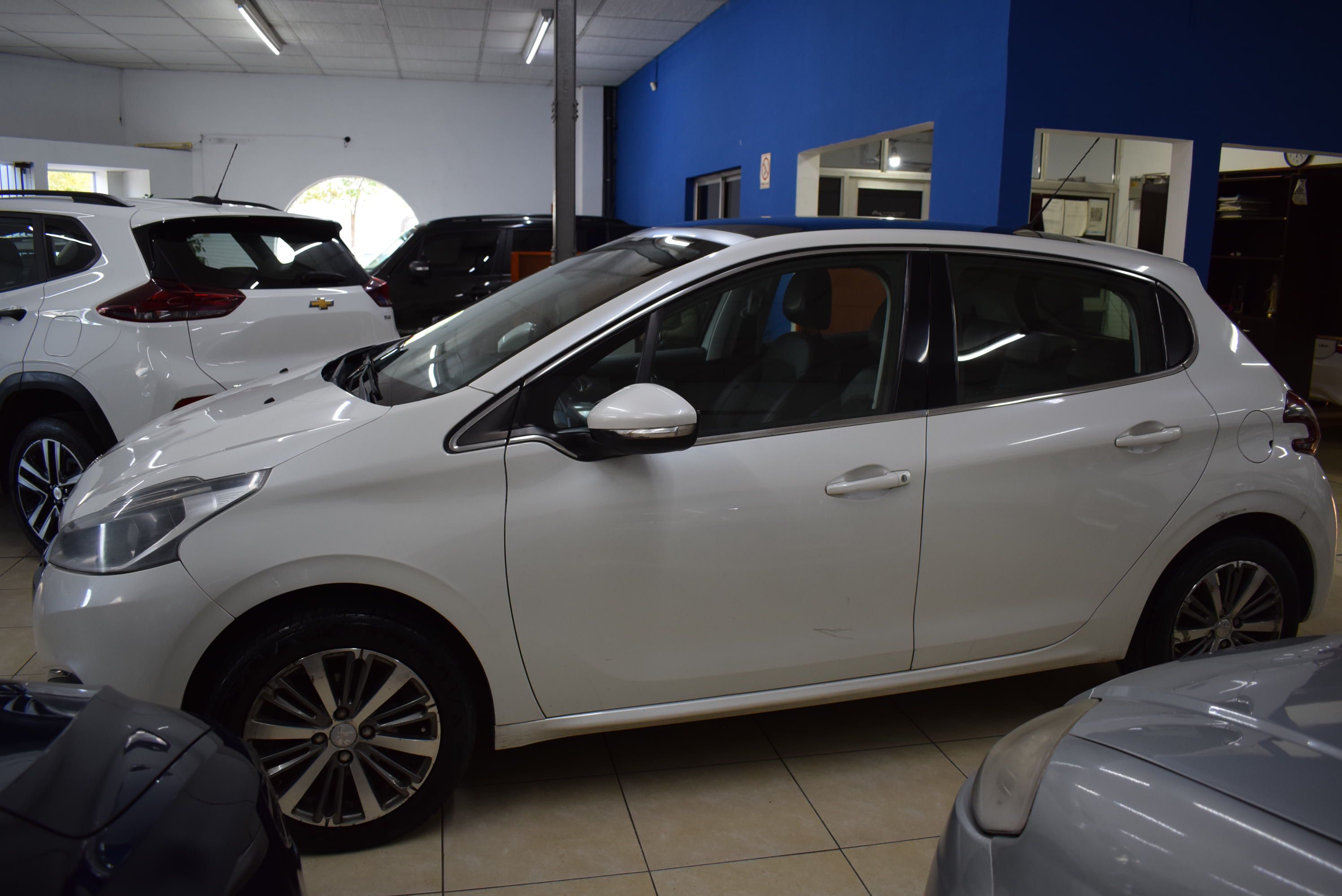 Peugeot 208 FELINE 1.6 5