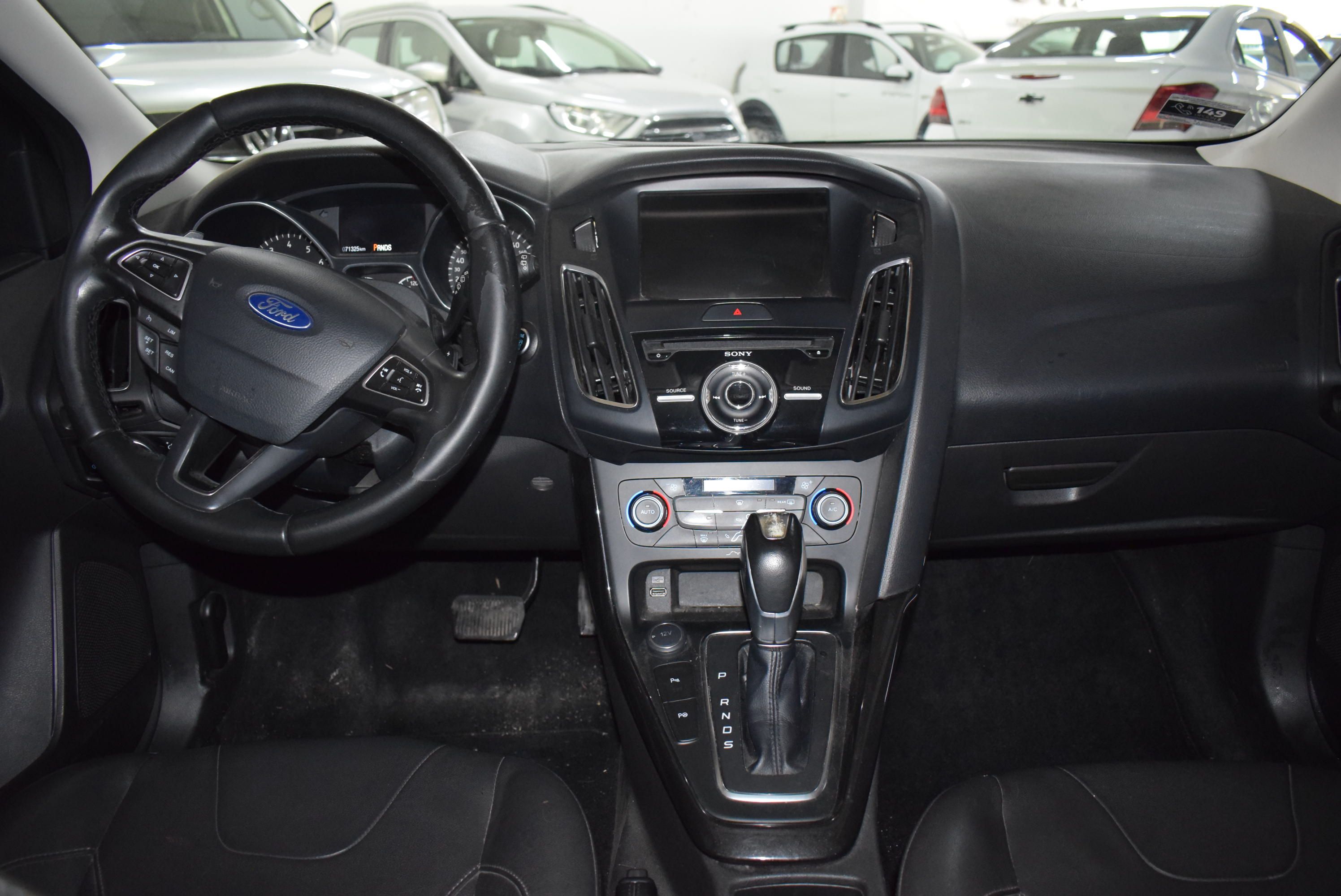 Ford FOCUS TITANIUM AT 7