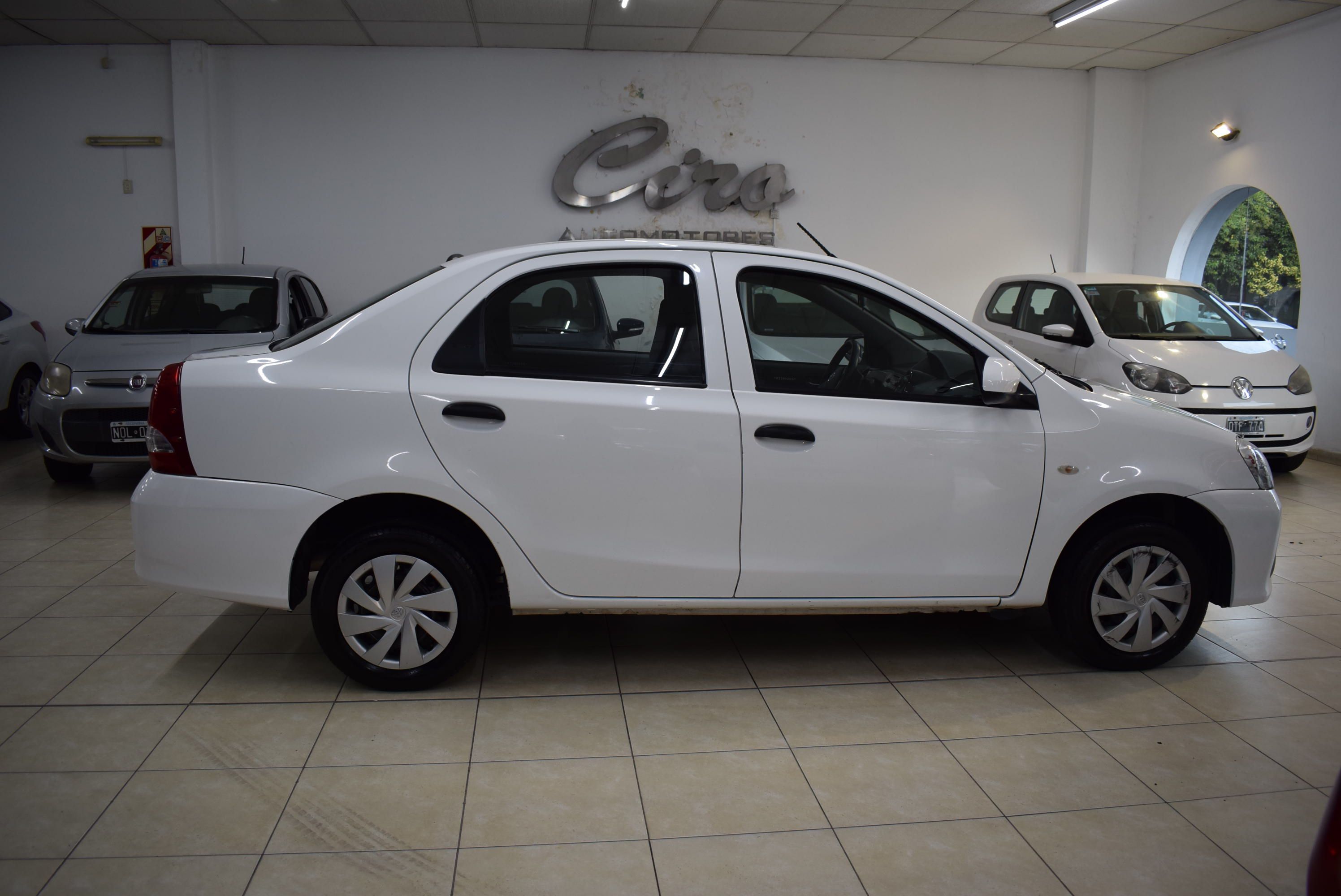 Toyota ETIOS X 1.5 MT 3