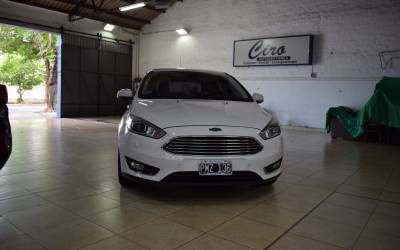 Ford FOCUS TITANIUM AT